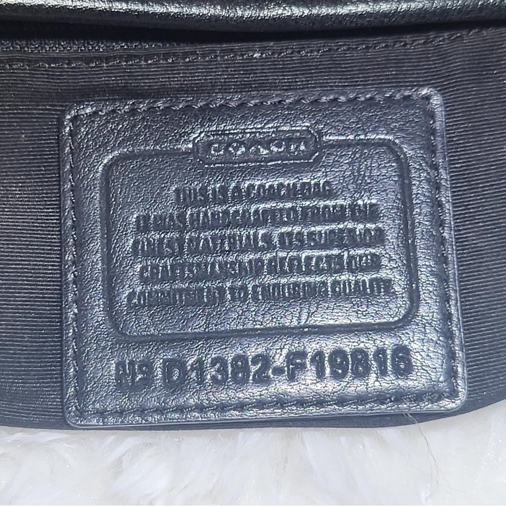 Coach logo tote bag in black with shoulder strap - Picture 5 of 5